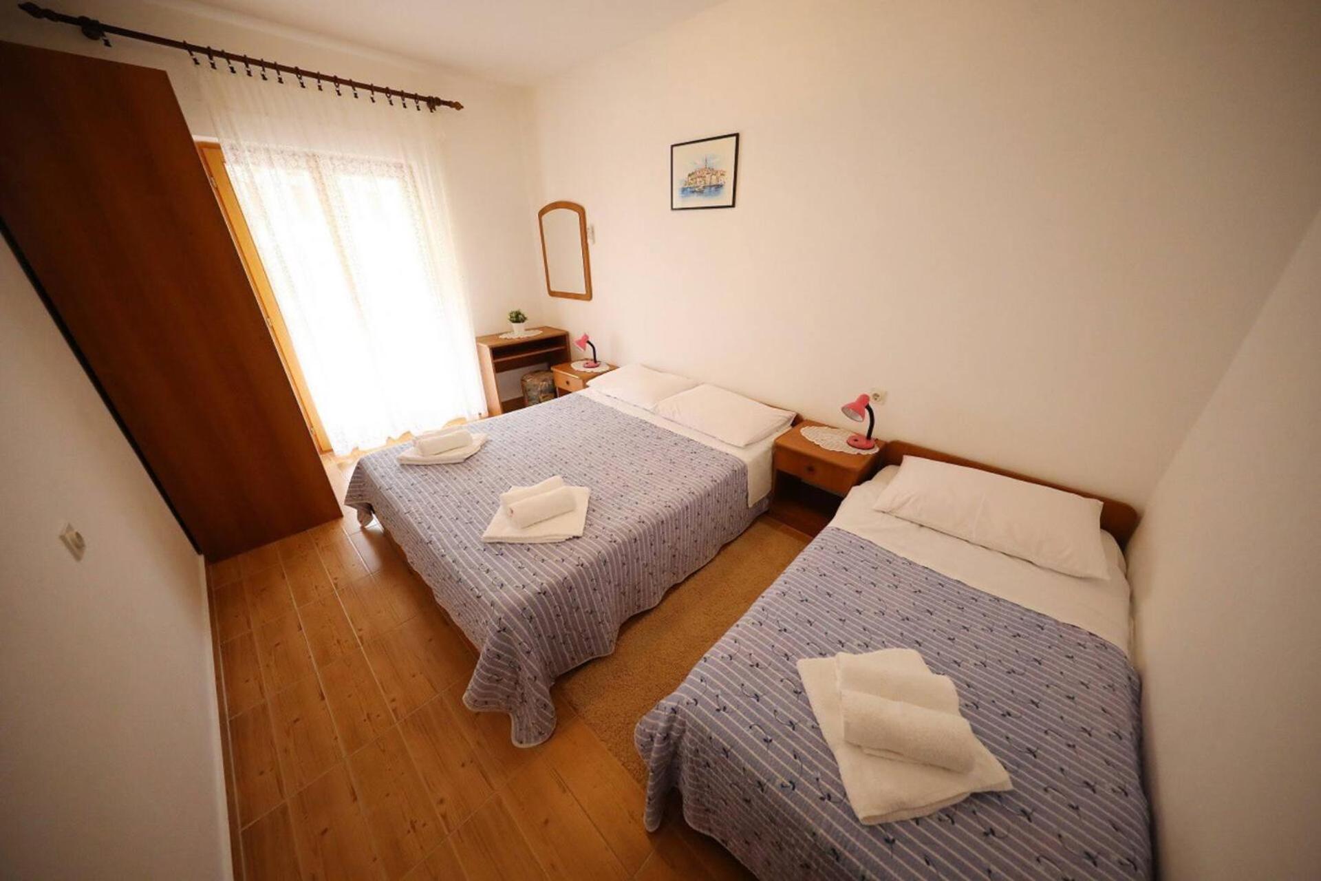 Knez - Relaxing Apartments Near The Sea On Mali Iž Zewnętrze zdjęcie