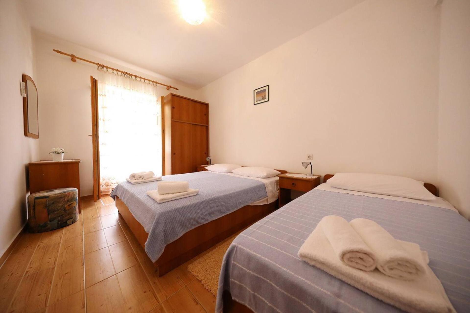 Knez - Relaxing Apartments Near The Sea On Mali Iž Zewnętrze zdjęcie