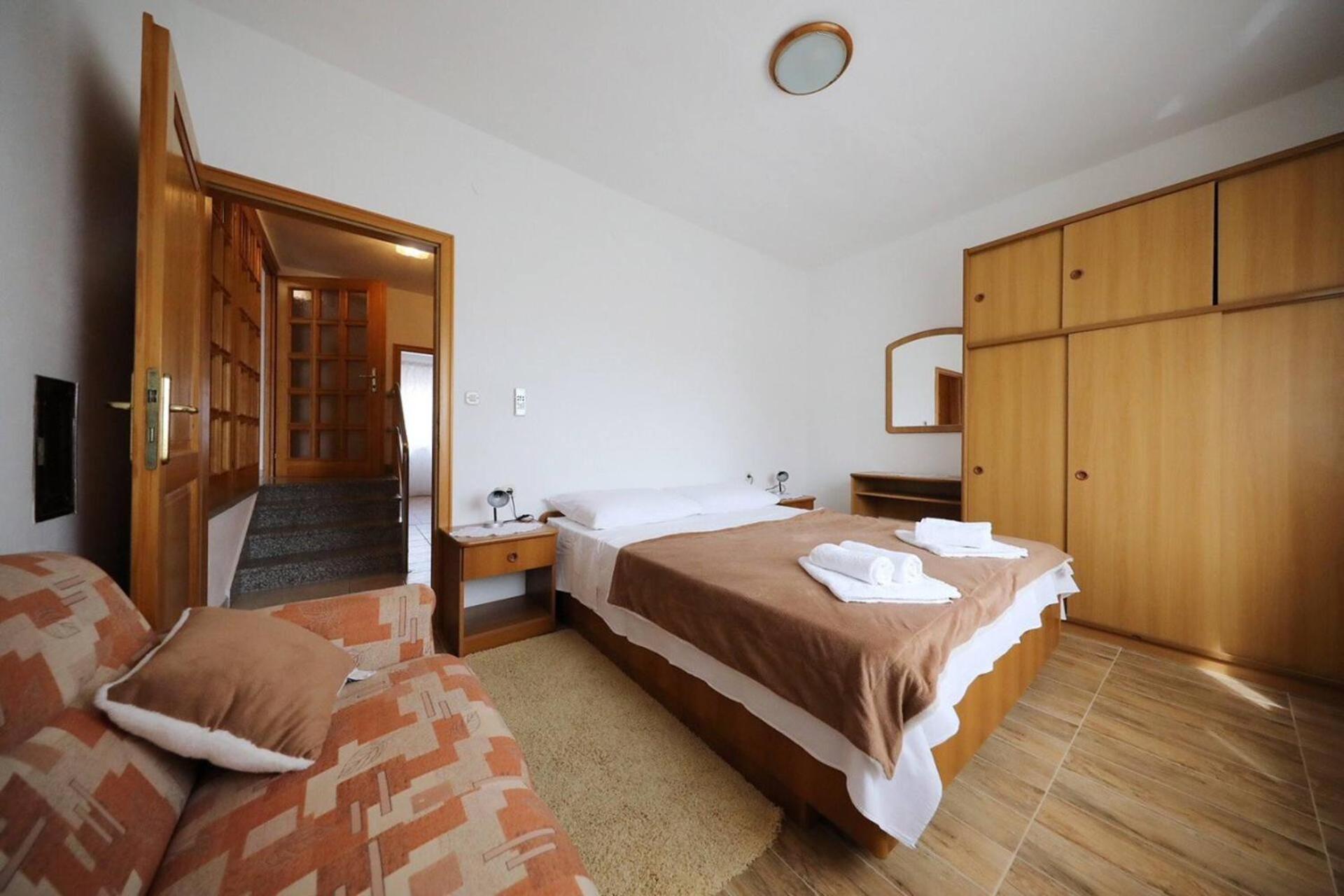 Knez - Relaxing Apartments Near The Sea On Mali Iž Zewnętrze zdjęcie