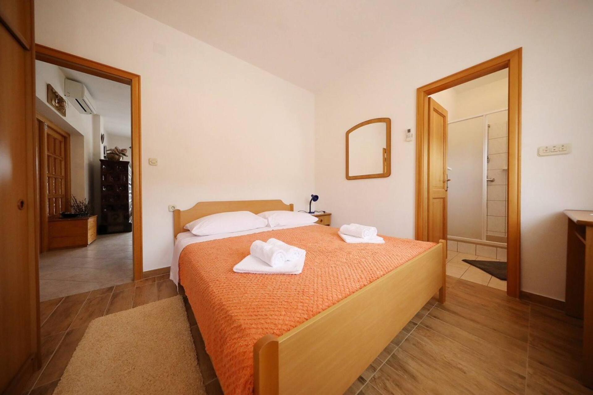 Knez - Relaxing Apartments Near The Sea On Mali Iž Zewnętrze zdjęcie