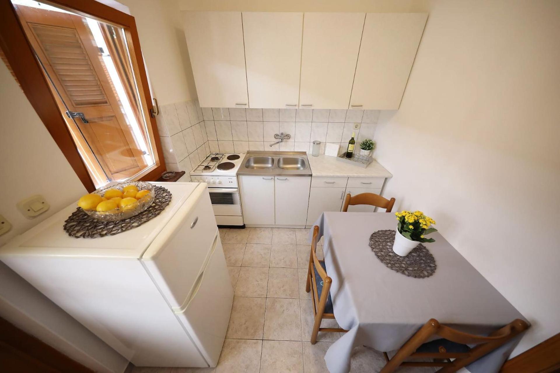 Knez - Relaxing Apartments Near The Sea On Mali Iž Zewnętrze zdjęcie