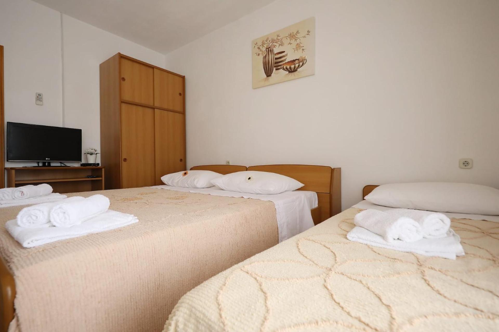 Knez - Relaxing Apartments Near The Sea On Mali Iž Zewnętrze zdjęcie
