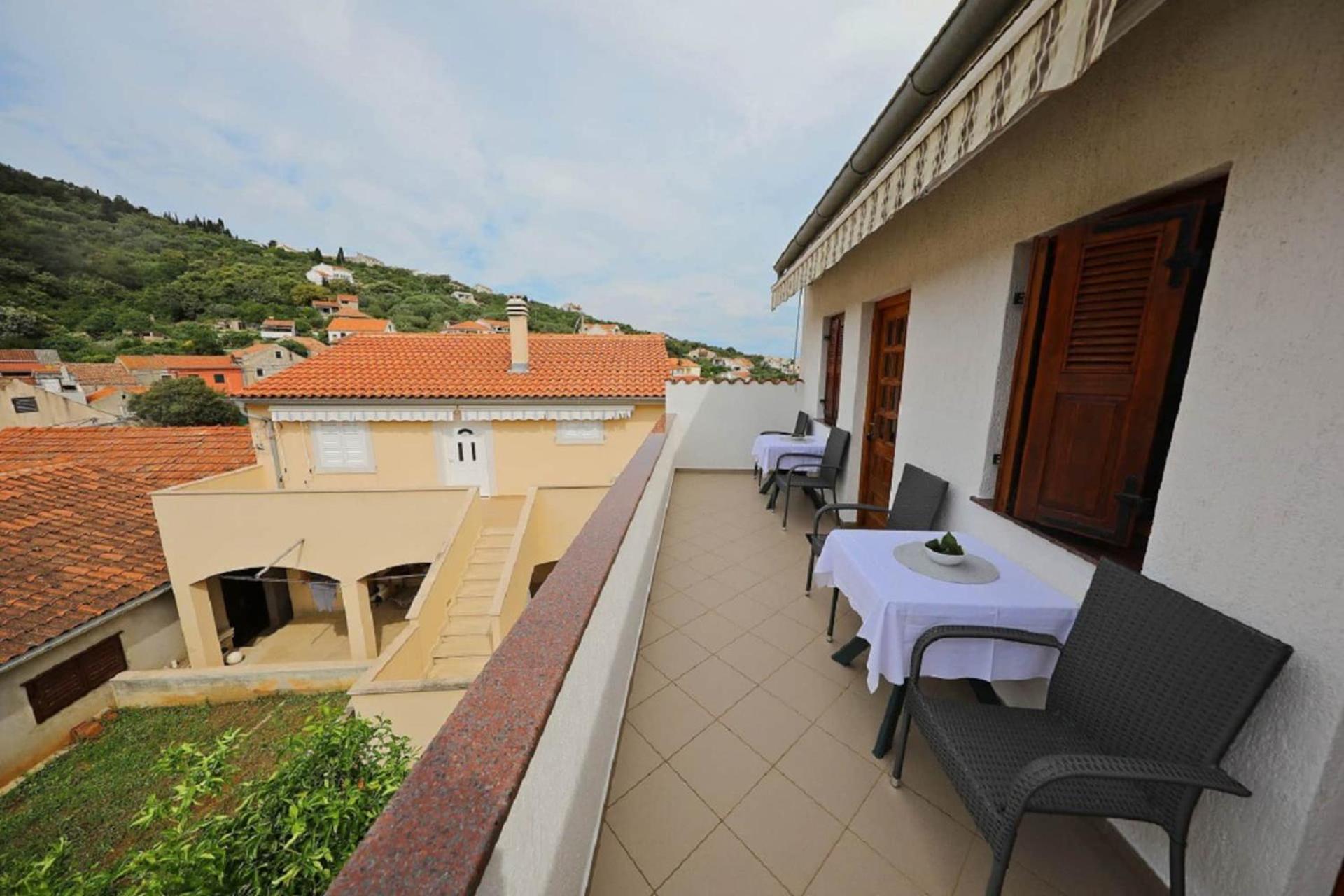 Knez - Relaxing Apartments Near The Sea On Mali Iž Zewnętrze zdjęcie