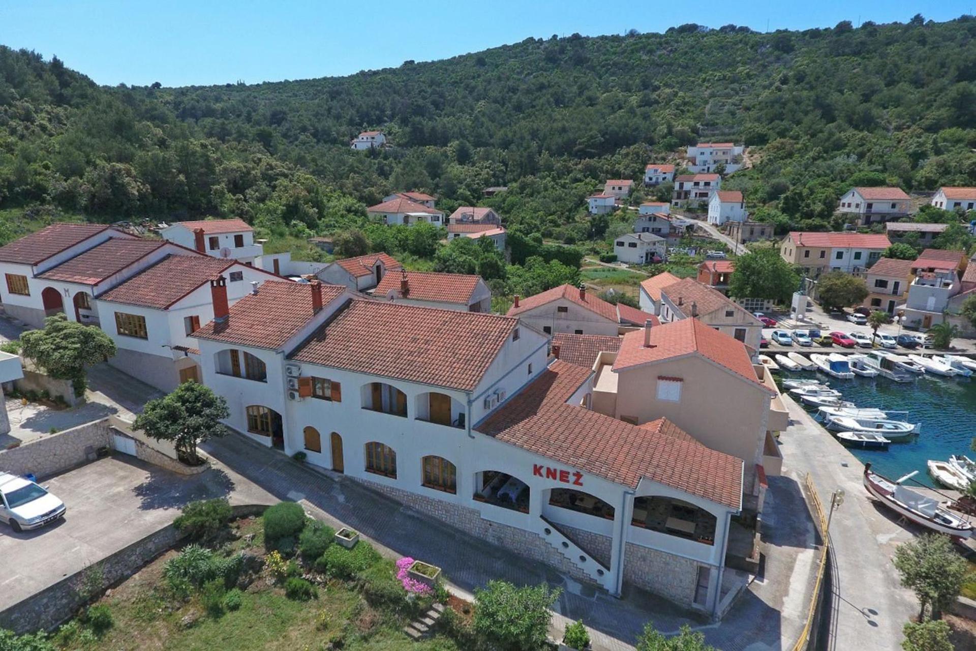 Knez - Relaxing Apartments Near The Sea On Mali Iž Zewnętrze zdjęcie