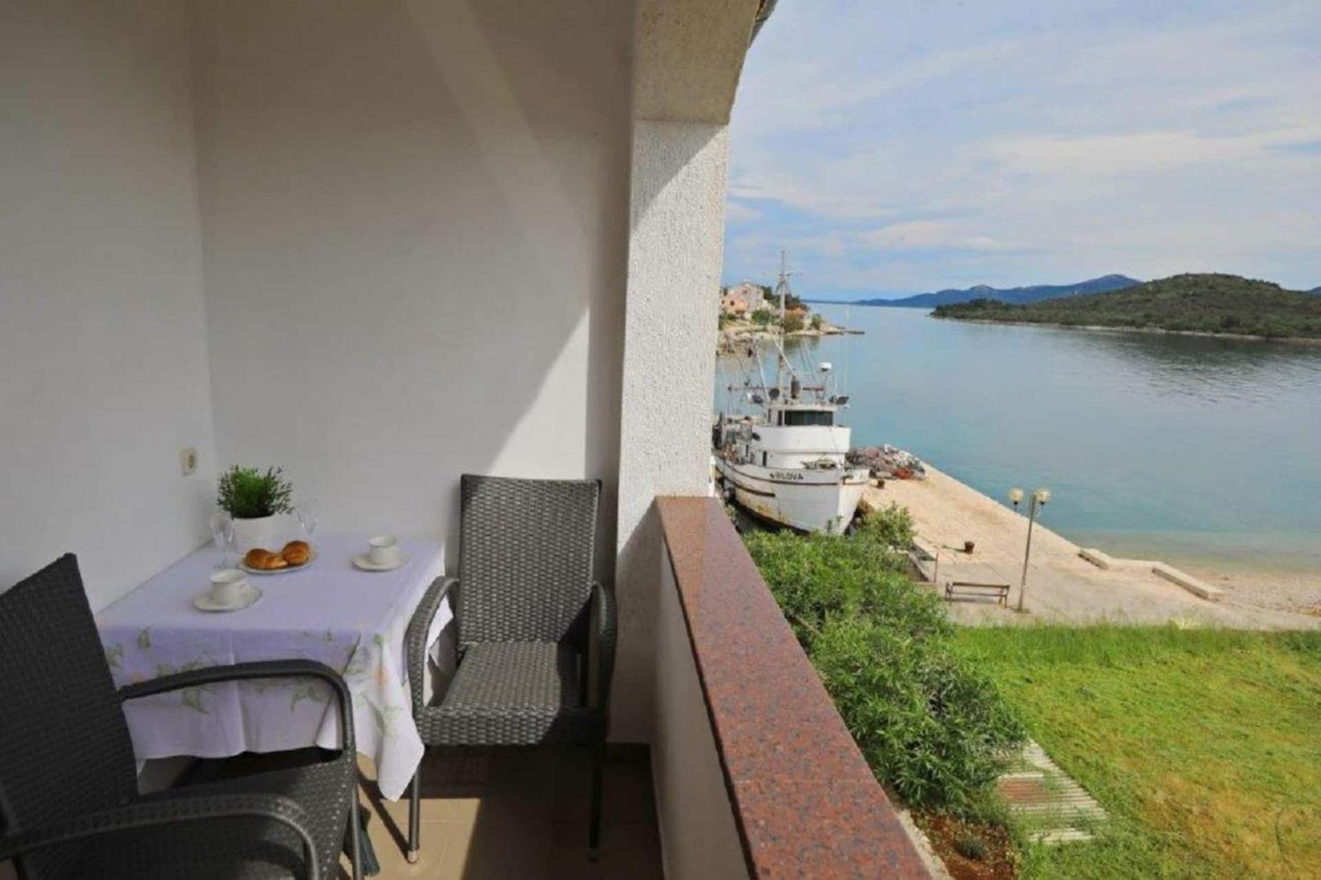 Knez - Relaxing Apartments Near The Sea On Mali Iž Zewnętrze zdjęcie